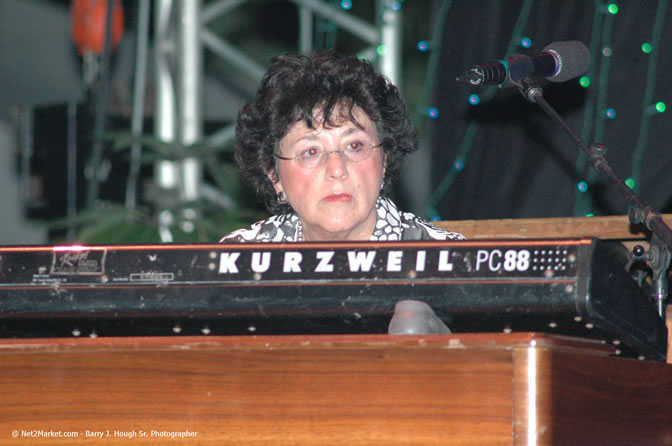 Bo Diddley - Air Jamaica Jazz & Blues Festival 2006 - The Art of Music - Cinnamon Hill Golf Club - Rosehall Resort & Country Club, Montego Bay, Jamaica W.I. - Thursday, Friday 27, 2006 - Negril Travel Guide, Negril Jamaica WI - http://www.negriltravelguide.com - info@negriltravelguide.com...!